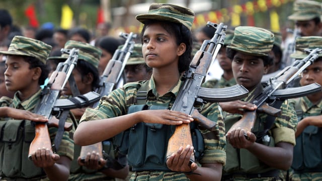 Tamilische Kämpfer wurden finanziell aus der Schweizer Diaspora unterstützt. Tamilische Kämpfer wurden finanziell aus der Schweizer Diaspora unterstützt.