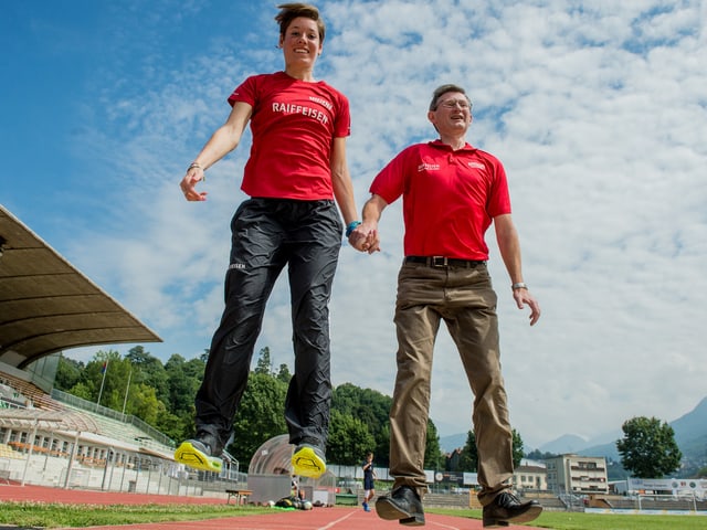 Irena Pusterla posiert zusammen mit ihrem Trainer Andrea Salvade. Irena Pusterla posiert zusammen mit ihrem Trainer Andrea Salvade.