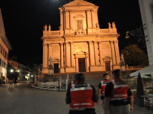 Beleuchtete Kathedrale bei Nacht. Beleuchtete Kathedrale bei Nacht.