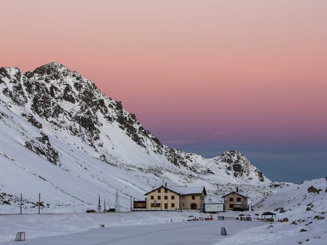 Purpurroter Himmel, Winterlandschaft.