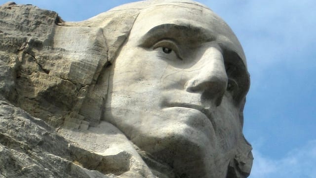 George Washingtons Gesicht aus Stein am Mount Rushmore George Washingtons Gesicht aus Stein am Mount Rushmore