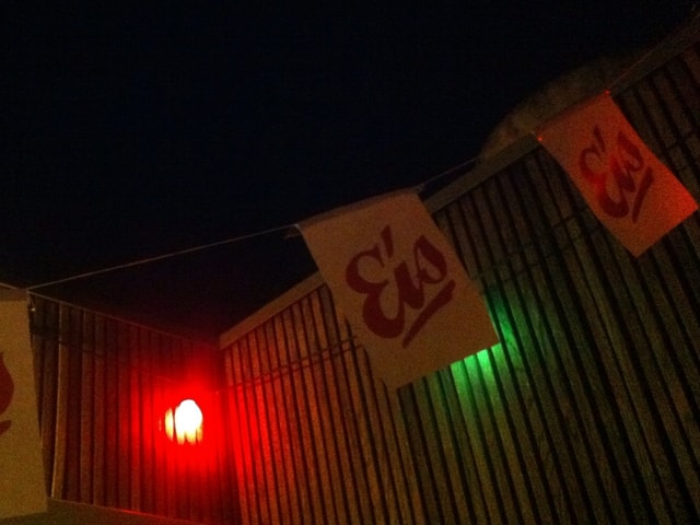 Eisfahne hängt in der Nacht Eisfahne hängt in der Nacht