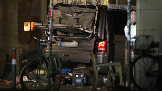 Mit diesem Wagen fuhr der Amokfahrer in die Gasstätten am Kiepenkerl. Mit diesem Wagen fuhr der Amokfahrer in die Gasstätten am Kiepenkerl.