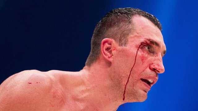 Wladimir Klitscko blutüberströmt im Boxring. Wladimir Klitscko blutüberströmt im Boxring.