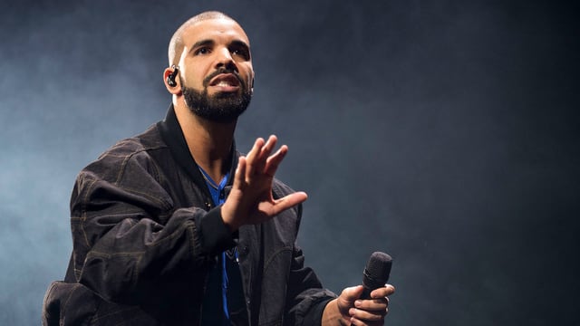 Rapper Drake auf der Bühne Rapper Drake auf der Bühne