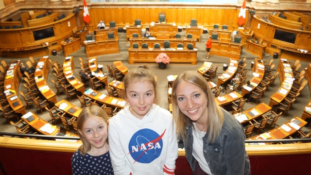 Anna, Livia und Silja im Nationalratssaal. Anna, Livia und Silja im Nationalratssaal.