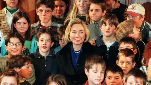 Prominenter Besuch: First Lady Hillary Clinton 1999 im Luzerner Kinderparlament.