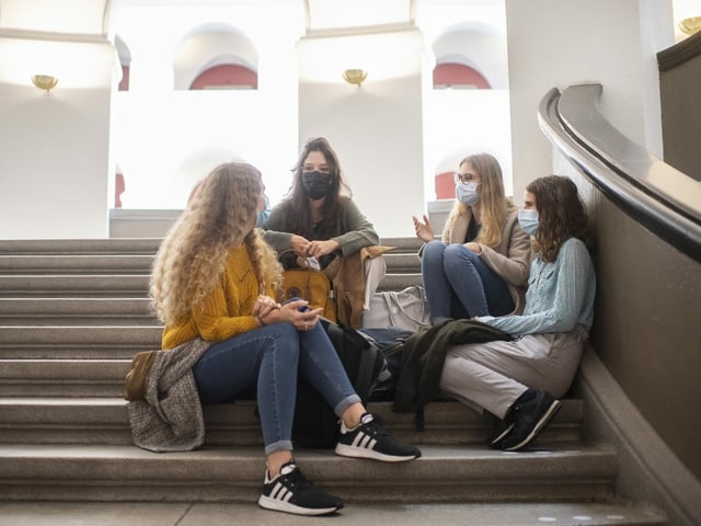 Studentinnen an der Universität Zürich. Studentinnen an der Universität Zürich.