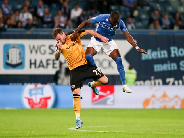 Der Ex-Super-League-Spieler Ridge Munsy von Hans Rostock fiel mit diesem Einstiegen gegen Dynamo Dresdens Michael Sollbauer in der 2. Deutschen Bundesliga negativ auf.