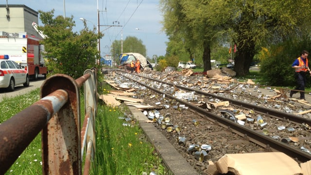 Gleise mit Ladung eines Lastwagens Gleise mit Ladung eines Lastwagens