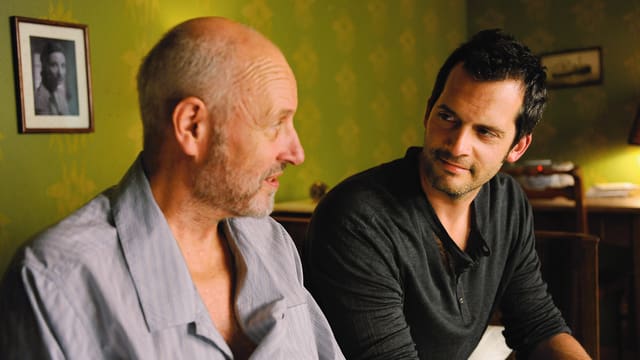 Peter Freiburghaus als Vater, Martin Rapold als Jürg. Peter Freiburghaus als Vater, Martin Rapold als Jürg.