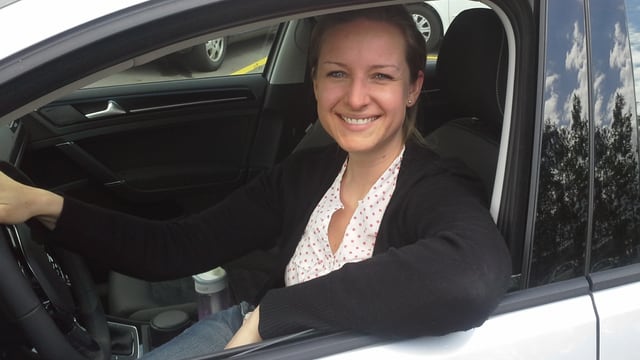 Anja fährt jeden Tag von Luzern nach Buchs ZH. Anja fährt jeden Tag von Luzern nach Buchs ZH.