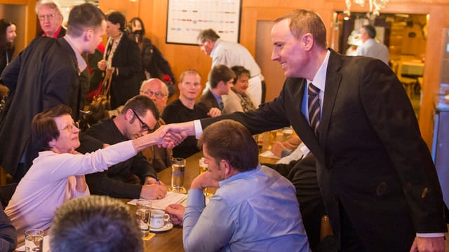 Markus Hürlimann an der SVP-Mitgliederversammlung am Donnerstag Abend in Walchwil. Markus Hürlimann an der SVP-Mitgliederversammlung am Donnerstag Abend in Walchwil.