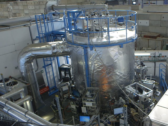 Eine grosse zylindrische Versuchsanlage im Cern nahe Genf. Eine grosse zylindrische Versuchsanlage im Cern nahe Genf.