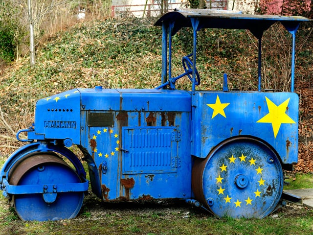 Walze in den Farben der Europaflagge. Walze in den Farben der Europaflagge.