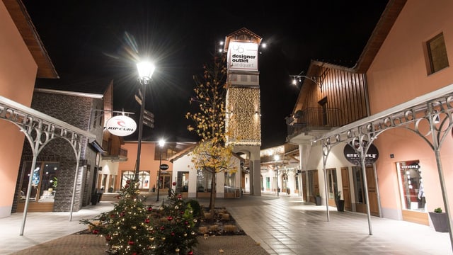 Blick auf den Designer-Outlet in Landquaqrt. Blick auf den Designer-Outlet in Landquaqrt.