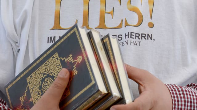 Koran-Verteilung. Koran-Verteilung.