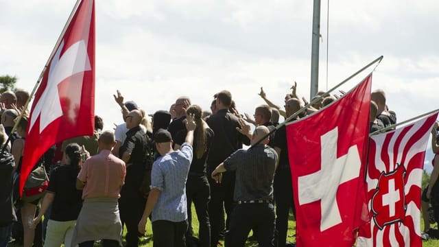 Rechtsradikale auf dem Rütli Rechtsradikale auf dem Rütli