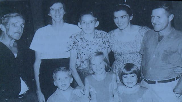 Die Familie Pfeuti wanderte 1938 von der Stadt Bern nach Eldorado in Argentinien aus. Die Familie Pfeuti wanderte 1938 von der Stadt Bern nach Eldorado in Argentinien aus.