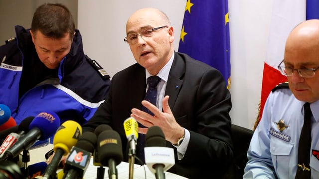 Il procuratur public franzos Brice Robin (mez) tar la conferenza da medias a Marseille. Il procuratur public franzos Brice Robin (mez) tar la conferenza da medias a Marseille.