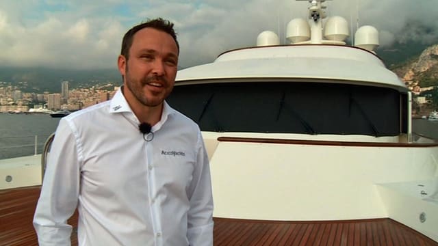 Christian Bolinger vor einer Jacht in Monaco