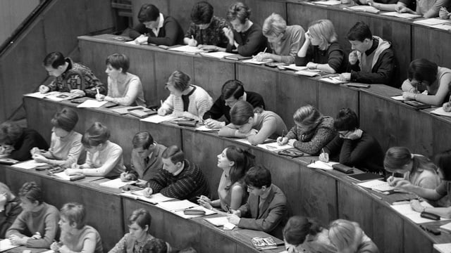 Studenten im Hörsaal Studenten im Hörsaal