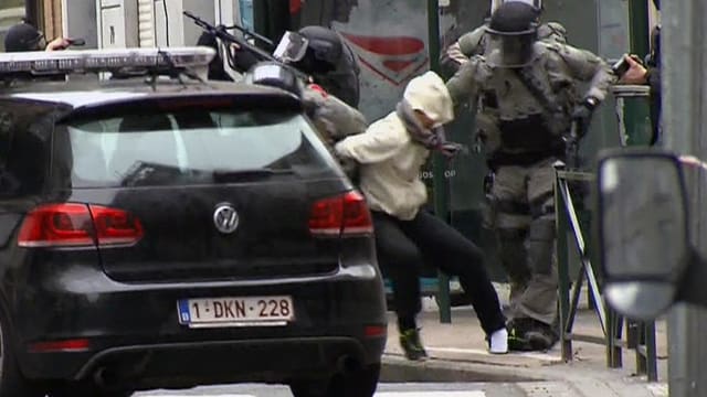 L'attentader vegn arrestà. L'attentader vegn arrestà.