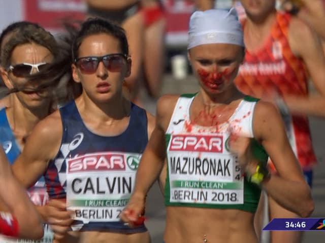 Blutende Marathonläuferin Blutende Marathonläuferin