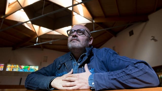 Vicente Esplugues, katholischer Priester. Vicente Esplugues, katholischer Priester.