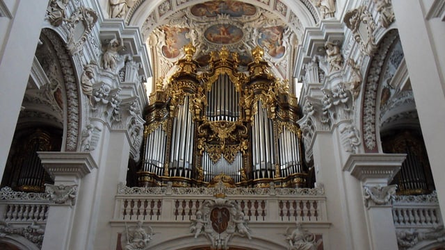 Video «Römisch-katholischer Gottesdienst aus Passau» abspielen Video «Römisch-katholischer Gottesdienst aus Passau» abspielen