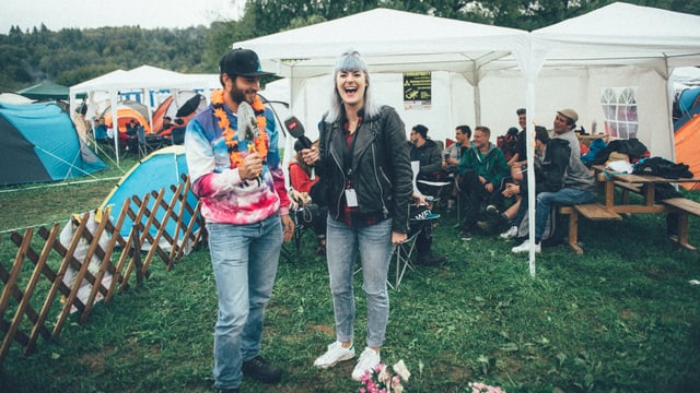 Tina Nägeli und Blumen am Heitere Open Air. Tina Nägeli und Blumen am Heitere Open Air.