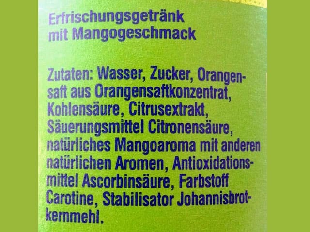 Etikette einer Fanta-Flasche mit Inhaltsangaben. Etikette einer Fanta-Flasche mit Inhaltsangaben.