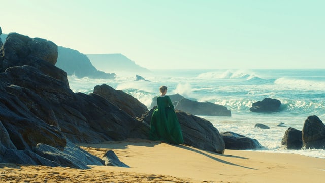 eine Frau am Strand. eine Frau am Strand.