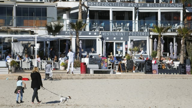 Zu sehen ein Strand und Hotel auf Mallorca. Zu sehen ein Strand und Hotel auf Mallorca.