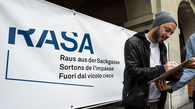 Die Initiative «Raus aus der Sackgasse». Die Initiative «Raus aus der Sackgasse».