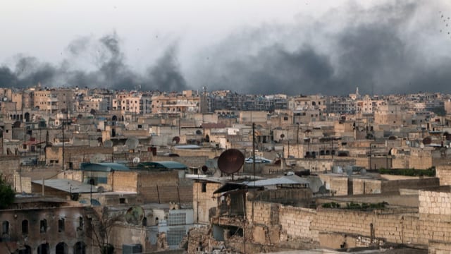 Rauch über Aleppo (Bild vom 29. April 2016) Rauch über Aleppo (Bild vom 29. April 2016)