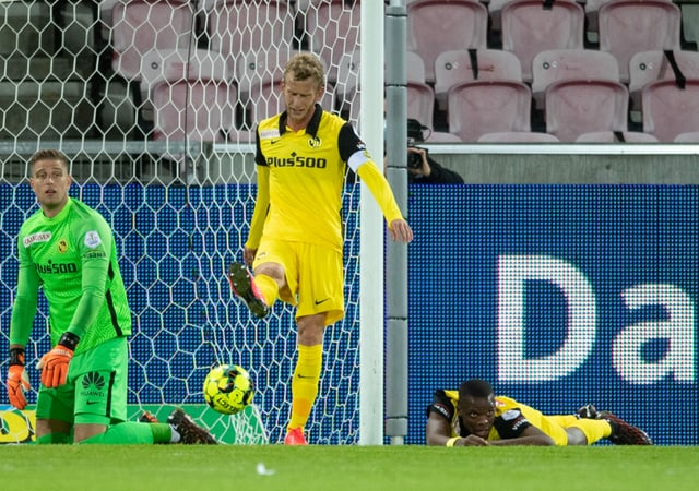 Captain Fabian Lustenberger drischt den Ball nach einem Gegentor weg. Captain Fabian Lustenberger drischt den Ball nach einem Gegentor weg.