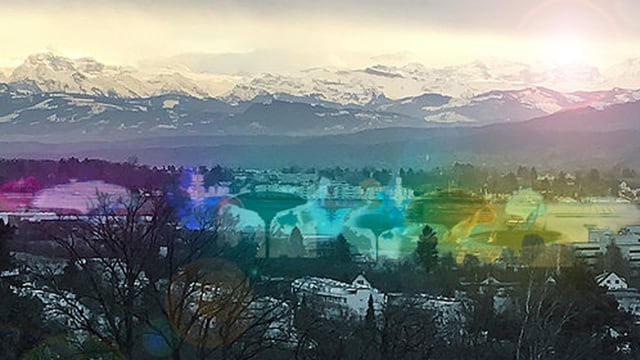Ufo-ähnliche Gebilde auf dem Flugplatz. Ufo-ähnliche Gebilde auf dem Flugplatz.