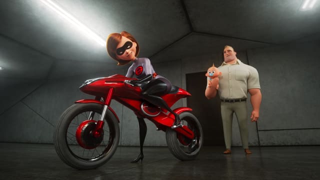 Elastigirl auf Motorrad, Papa Bob mit Baby auf Arm. Elastigirl auf Motorrad, Papa Bob mit Baby auf Arm.