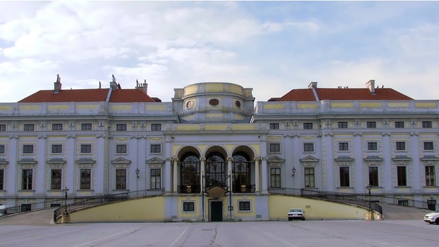 Aufnahme des Palais in Wien vor blauem Himmel. Aufnahme des Palais in Wien vor blauem Himmel.