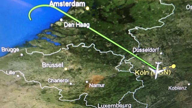 Bereits nach einer Stunde Flugzeit musste die «Konrad Adenauer» umkehren. Bereits nach einer Stunde Flugzeit musste die «Konrad Adenauer» umkehren.