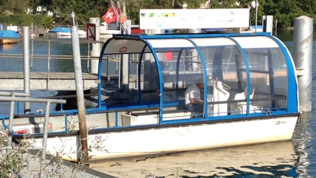 Die Passagiere der MS Rousseau wurden mit dem Fährboot aus Altreu vom aufgelaufenen Schiff gerettet. Die Passagiere der MS Rousseau wurden mit dem Fährboot aus Altreu vom aufgelaufenen Schiff gerettet.