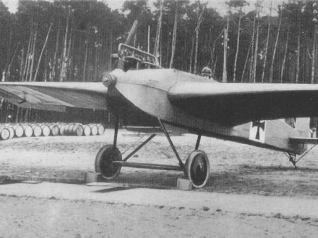 Schwarz-Weiss-Aufnahme von einer Junkers J 1