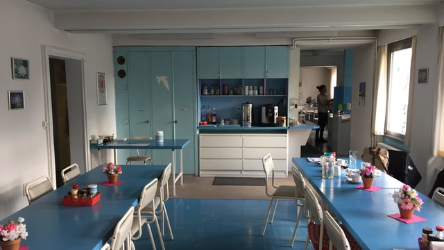 So sieht es heute in der Küche des Divine Light Zentrums in Winterthur aus. Die göttliche Farbe Blau ist omnipräsent. So sieht es heute in der Küche des Divine Light Zentrums in Winterthur aus. Die göttliche Farbe Blau ist omnipräsent.