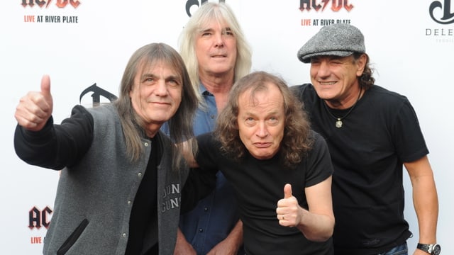 International Ac Dc Sanger Aussert Sich Zu Trennungsgeruchten Glanz Gloria Srf