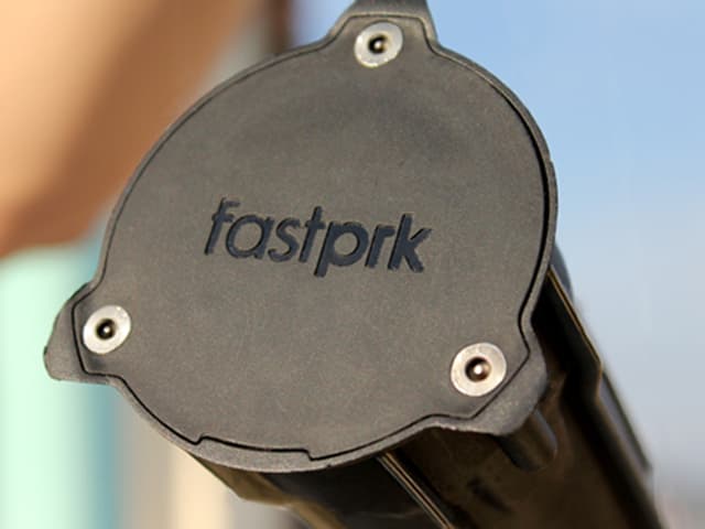 Ein Plastik-Sensor mit dem Schriftzug «fastprk» Ein Plastik-Sensor mit dem Schriftzug «fastprk»