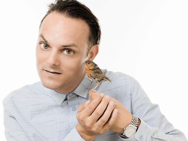 Porträt von Dominic Deville. Porträt von Dominic Deville.