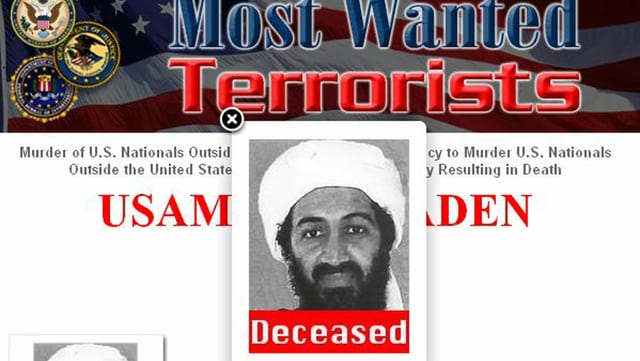 Foto eines Bildschirms der US-Behörden mit einem Foto Osama bin Ladens und der Beschriftung «Deceased» (dt. «verstorben») Foto eines Bildschirms der US-Behörden mit einem Foto Osama bin Ladens und der Beschriftung «Deceased» (dt. «verstorben»)