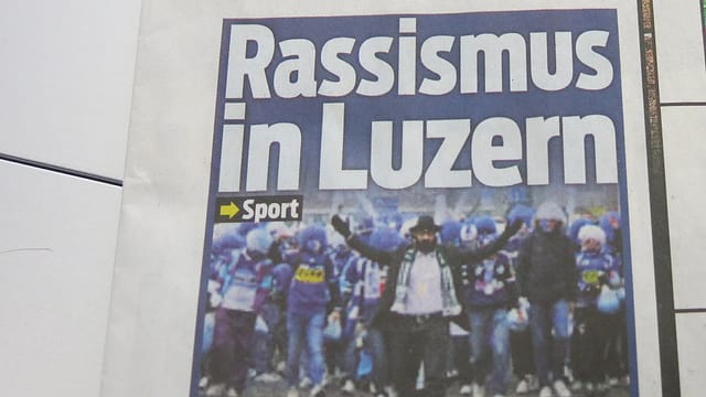 Bild der antisemitische Aktion während eines FCL-Fanmarsches in St.Gallen. Ausschnitt aus der Zeitung «Blick».