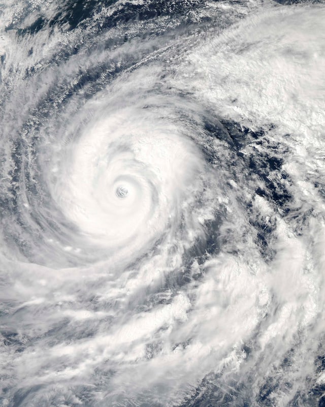 Satellitenbild des Taifun, mit noch nicht ganz ausgeprägten Auge. Satellitenbild des Taifun, mit noch nicht ganz ausgeprägten Auge.